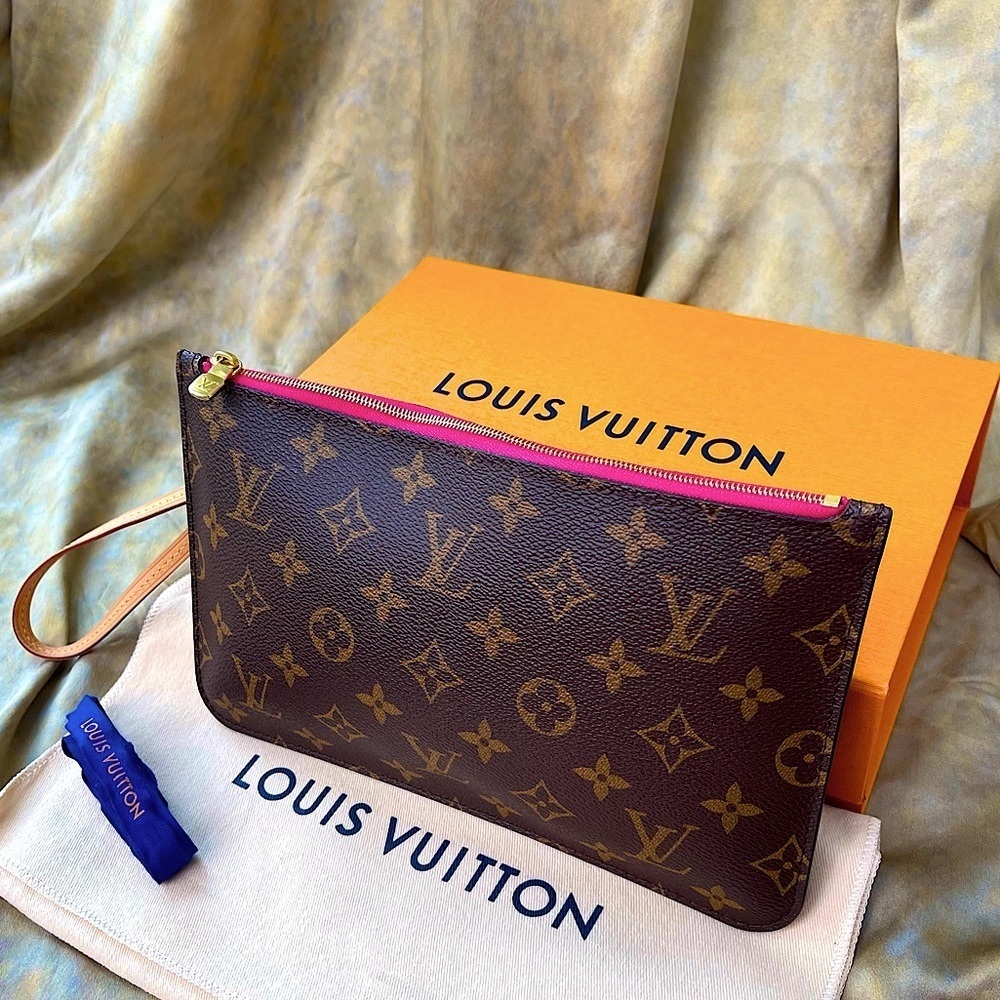 NEW Louis Vuitton AUTHENTIC GM Clutch Wristlet LV
